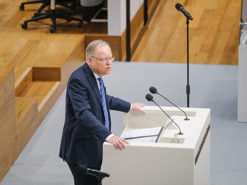 Weil stellt vorsichtige Lockerungen in Aussicht Stephan Weil (SPD), Ministerpräsident von Niedersachsen, spricht. Foto: Ole Spata/dpa/Archivbild