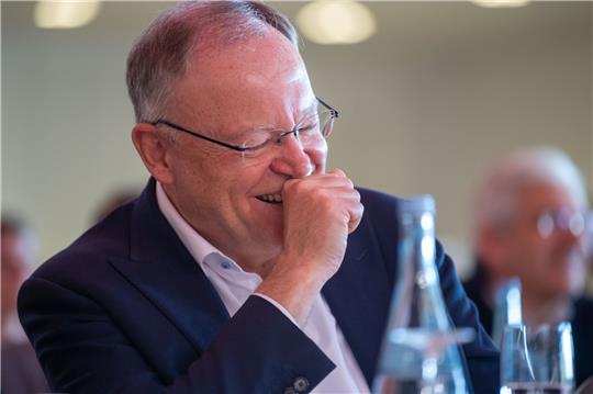 Stephan Weil (SPD), Ministerpräsident von Niedersachsen, geht in seine dritte Amtszeit und scheint auf der Höhe seiner Macht. Foto: Lino Mirgeler/dpa