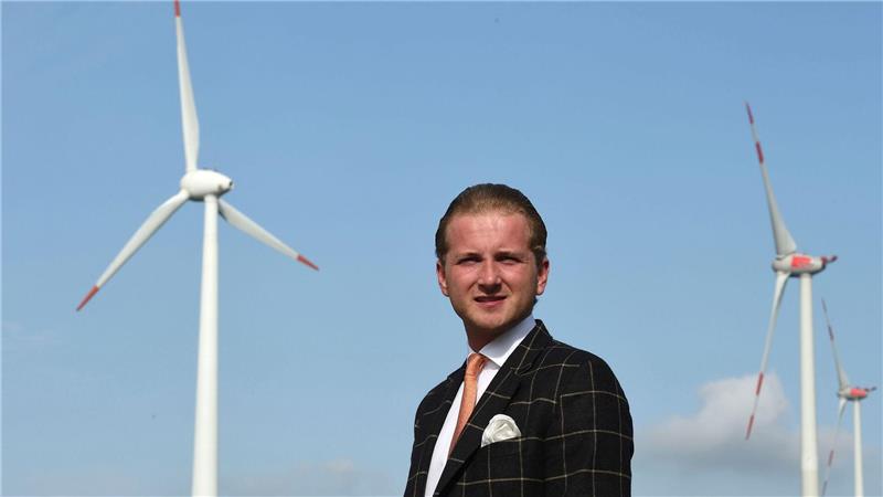 Stets im Anzug mit Einstecktuch und Krawatte, so präsentierte sich der wegen Betrugs bei Windkraftgeschäften verurteilte Hendrik Holt. (Archivbild)