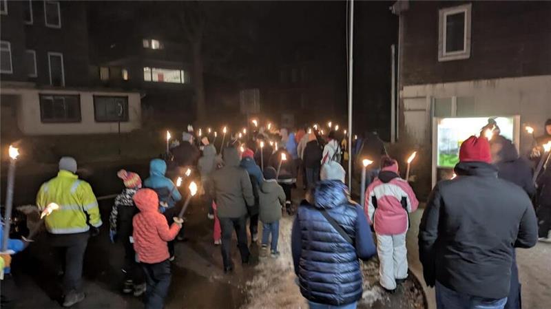 Fackelwanderungen locken Gäste nach Hohegeiß Stets mehr als 100 Teilnehmer zählen derzeit die Fackelwanderungen in Hohegeiß, die bis Ende Februar jeweils samstags angeboten werden.
