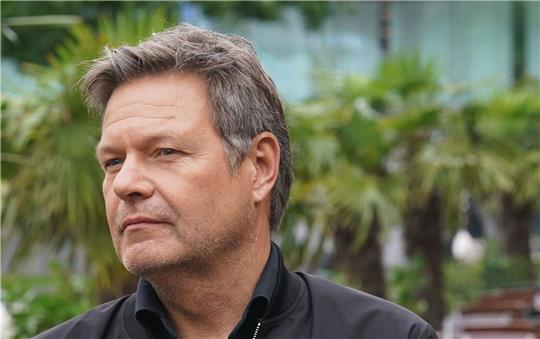 «Steuerbare» Kraftwerke sollen laut Bundeswirtschaftsminister Habeck einspringen, wenn Wind und Sonne nicht ausreichen.