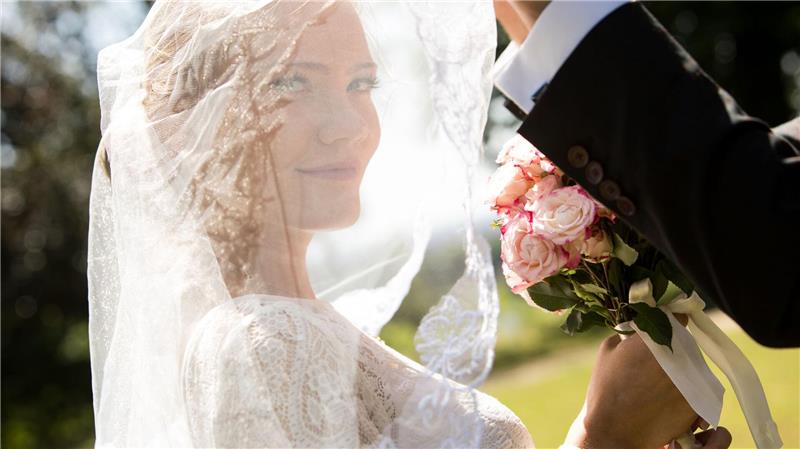 Steuern, Vermögen, Erbe: Vor einer Hochzeit sollte man wissen, was eine Eheschließung rechtlich mit sich bringt.