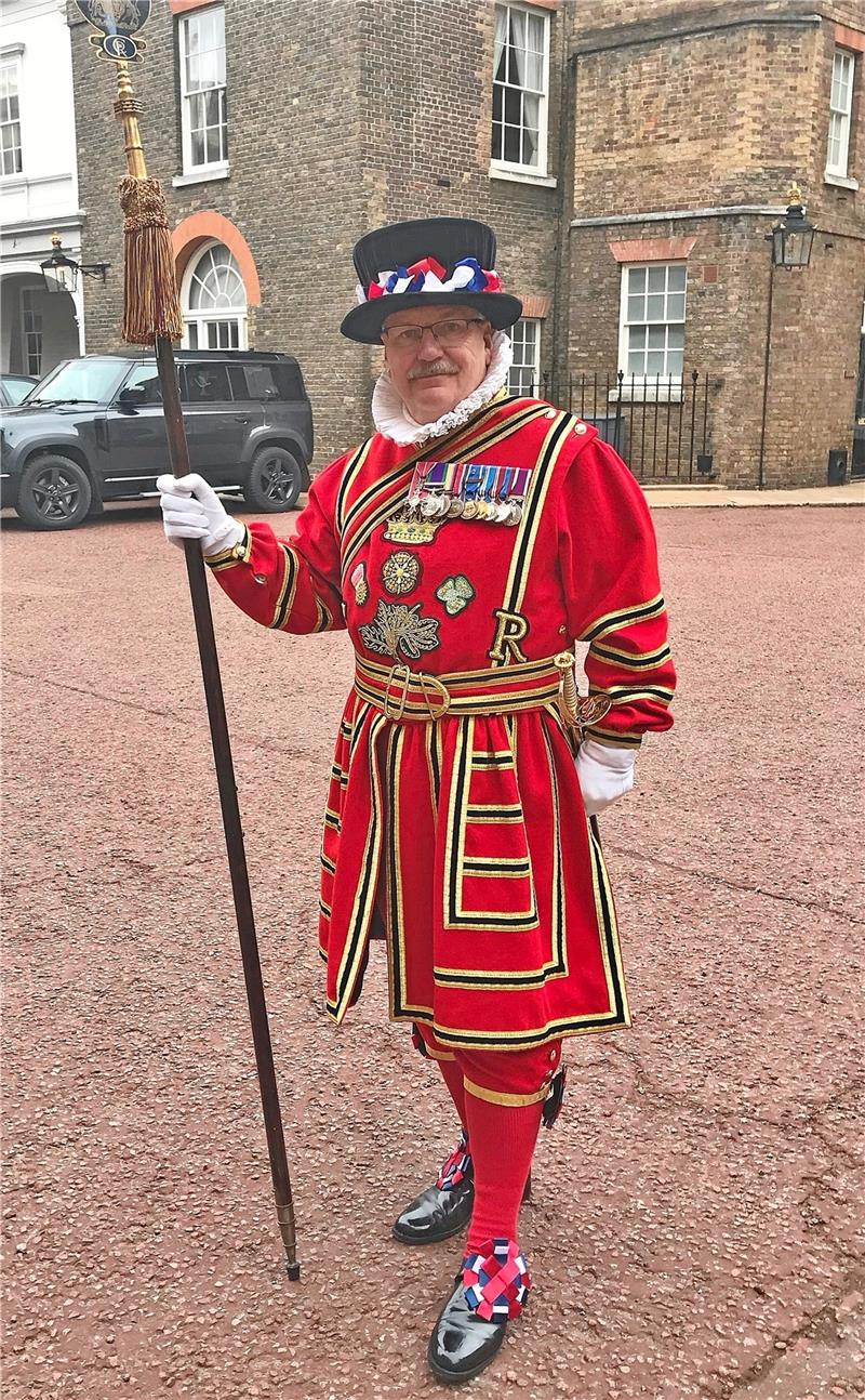 St. Andreasberger bei Krönung von Charles III. dabei Steve Wood in der Uniform der königlichen Leibgarde vor seinem Einsatz. Foto: Privat