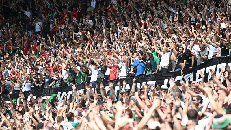 Leitl über Hannover 96 und die Fans: Vieles wächst zusammen Stimmung auf der Tribübe in Hannover