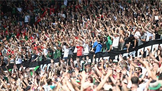 Stimmung auf der Tribübe in Hannover