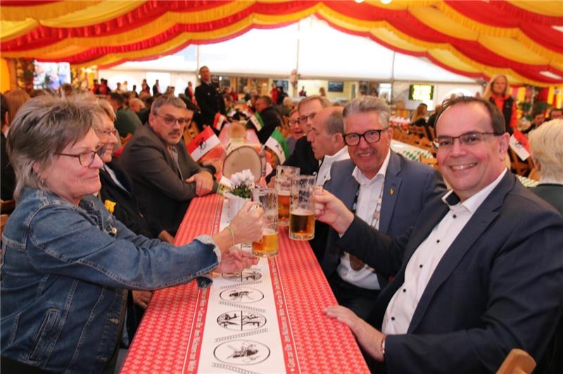 Stimmung im Festzelt. 