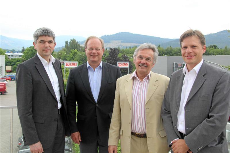 Stöbich-Führungsriege vervollständigt (v.li.): Matthias Lukowitz, Gunnar Detto, Firmengründer Dr. Jochen Stöbich und Dr. Hendrik Rust.  Foto: Heine