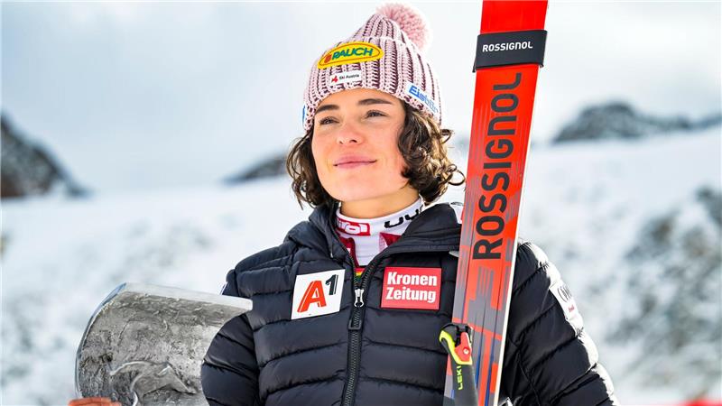 Scheib feiert Heimsieg bei Ski-Auftakt - Dürr beste Deutsche Stolze Siegerin: Julia Scheib nach ihrem Triumph in Sölden.