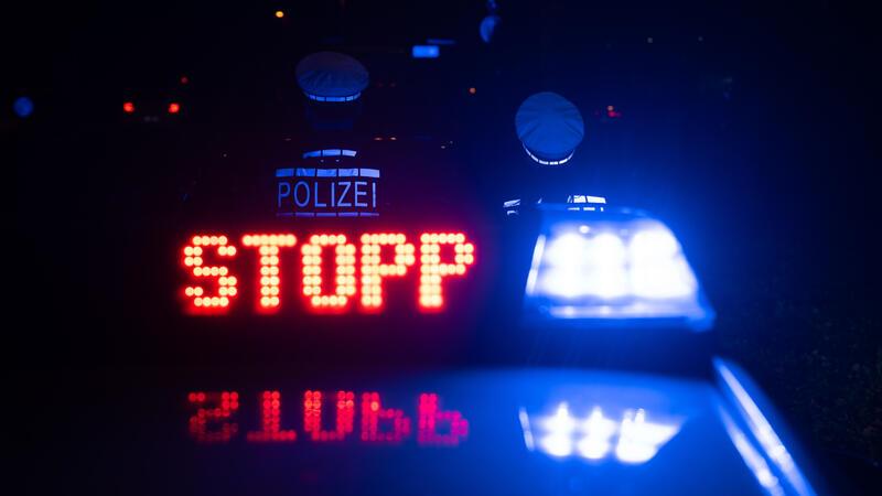 „Stopp Polizei“: Davon lässt sich ein Motorradfahrer in Altenau nicht beeindrucken und liefert sich eine wilde Verfolgungsjagd mit der Polizei.