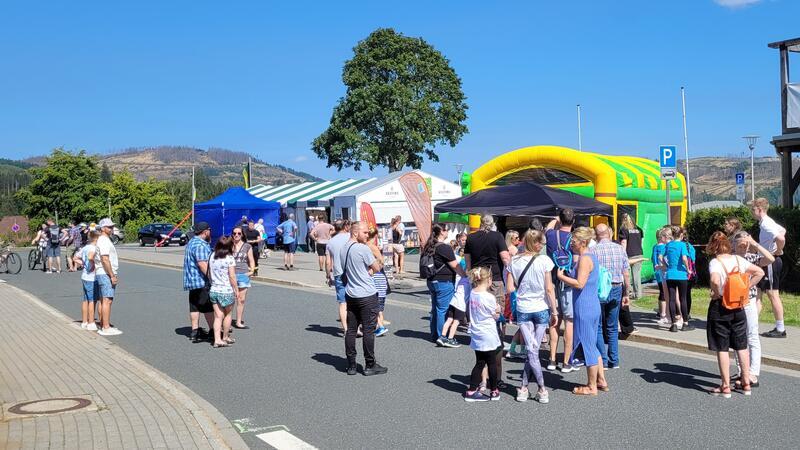 Strahlender Sonnenschein zum 70. Umsiedlungstag.