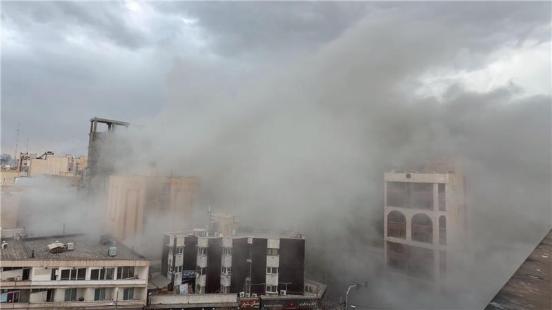 Straße voller Rauch nach einer Explosion in Teheran. (Archivbild)
