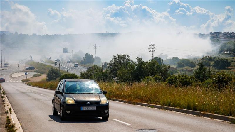 Straßen wurden gesperrt und der Zugverkehr eingestellt, als eine giftige Chlorwolke durch einen Brand in einer Lagerhalle in der Stadt Vilanova i la Geltrú südwestlich von Barcelona über dicht besiedeltes Gebiet hinwegzog. 