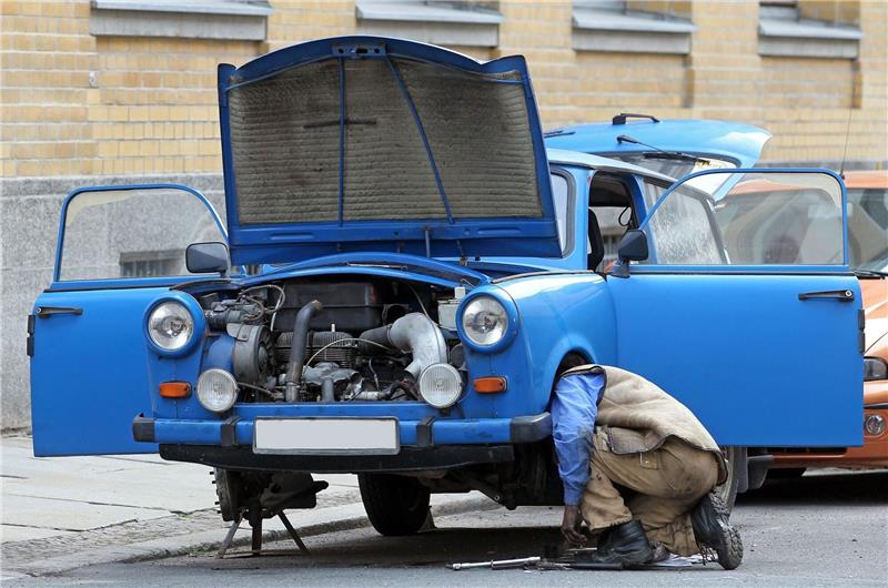 Happy Birthday, Trabi Straßenszene in Leipzig im Juli 2010.