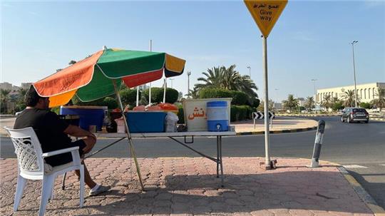 Straßenverkäufer wie Ali Habib gibt es in Kuwait draußen wegen der Hitze kaum.