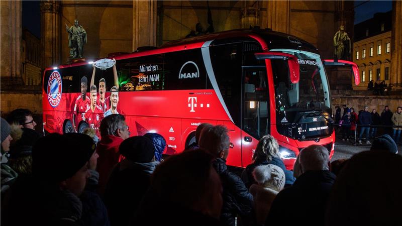 Streik in München: Auch der Mannschaftsbus des FC Bayern muss früher losfahren zum Stadion. (Archivbild)