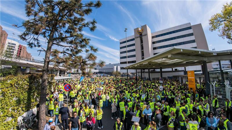 Streiks erschüttern die Lufthansa. 