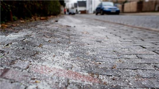 Streusalz wird vielerorts knapp.