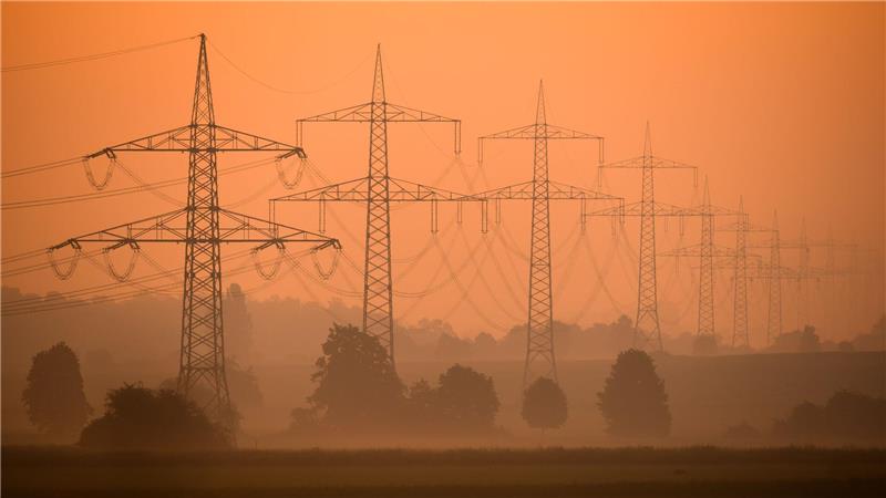 Strom hat sich für Verbraucher mittelfristig ebenfalls stark verteuert (Archivbild)