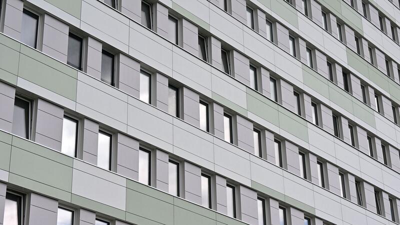 Hohe Mieten belasten Studierende und Azubis Studentenwohnheime dämpfen die Wohnkosten für Studierende.