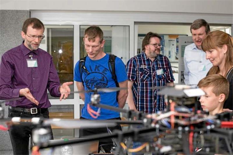 Studieninteressierte können sich bei Rundgängen und Laborführungen über die verschiedenen Angebote der Hochschule Harz informieren.  Fotos: HS Harz