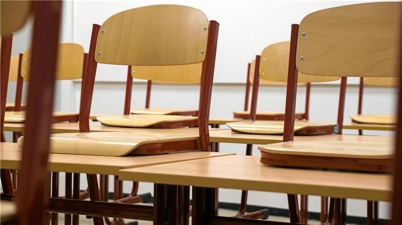 Fehlender Bohrschein: Bürokratie-Irrsinn an Goslars Grundschulen Stühle in der Schule: Zuletzt waren auch Fremdfirmen im Einsatz, um bei Einschulungen am Samstag das Mobiliar zu stellen.. Symbolfoto: dpa