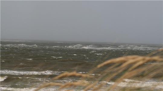 Stürmisches Wetter soll am Wochenende unter anderem auf Norderney für eine Sturmflut sorgen. (Symbolbild)