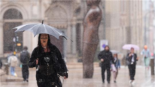 Sturm Floris sorgt für Unwetter in Großbritannien und Irland.