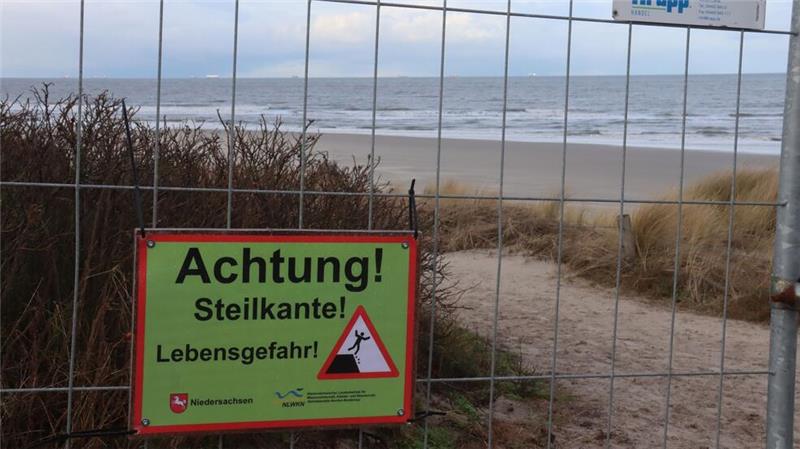 Sturmflutsaison verläuft in Niedersachsen bislang ruhig Sturmfluten haben an dem aufgeschütteten Sanddepot vor den Nordostdünen genagt, deshalb gibt es dort Abbruchkanten. (Archivfoto)