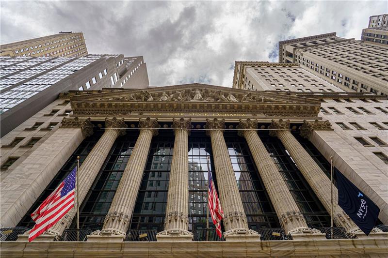 Chipentwickler Arm beantragt Börsengang in New York Sturmwolken bilden sich über dem Gebäude der New Yorker Börse.