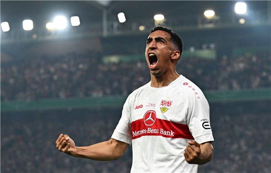 Stuttgarts Tiago Tomas bejubelt sein Tor.