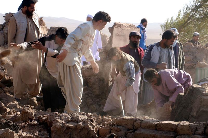 Fast 2500 Tote: Verzweiflung nach Erdbeben in Afghanistan Suche nach Überlebenden in Zenda Jan.