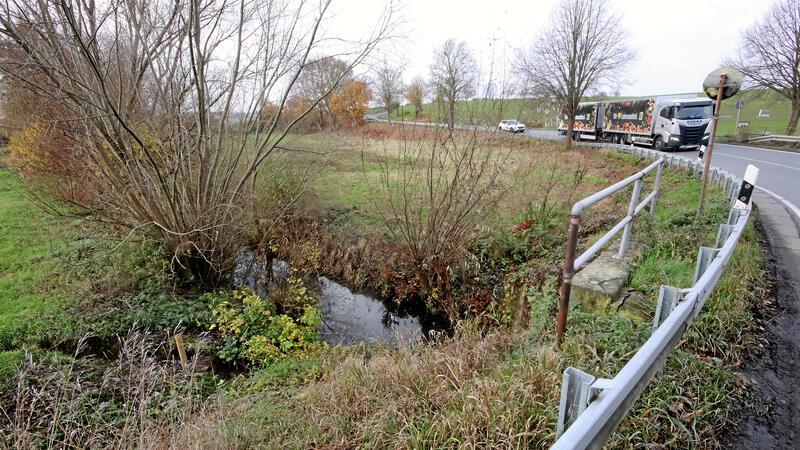 Krummbach bei Neuenkirchen soll wieder in Kurven fließen können Südlich der Landessstraße 500 soll der Krummbach renaturiert werden, sodass er in der Aue mäandern kann. Für den Flächenerwerb gibt es für die Gemeinde eine 100-Prozent-Förderung.