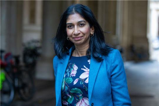 Suella Braverman trifft zur ersten Kabinettssitzung des neuen Premierministers Sunak in der 10 Downing Street ein.