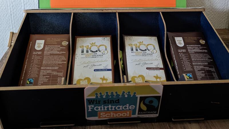 Süß und fair gehandelt: Zum Stadtjubiläum gab es eine Goslarer Fairtrade-Schokolade.