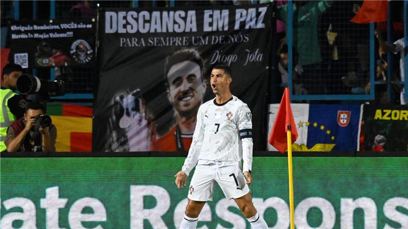 Superstar Cristiano Ronaldo trifft bei Portugals Auftaktsieg in Armenien doppelt.