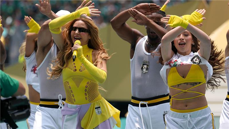 Rot-Festival gegen Südafrika: Mexiko gewinnt WM-Auftakt Superstar Shakira bei ihrem Auftritt.