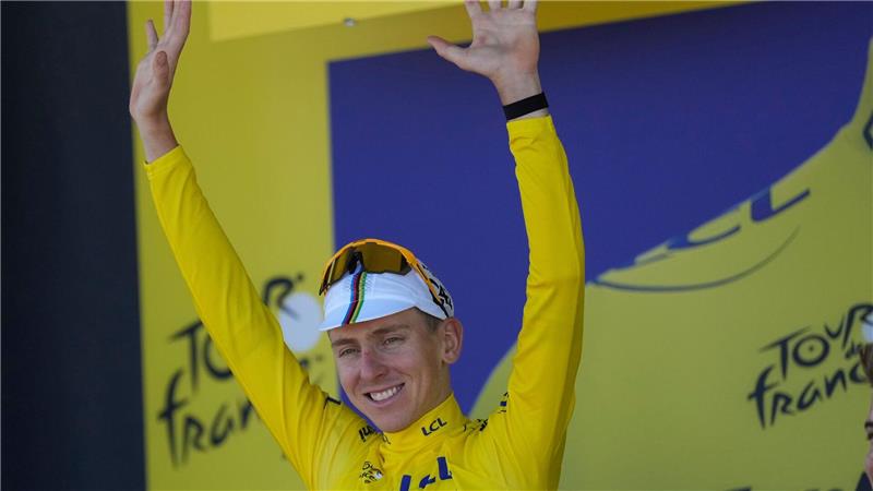 „Fast alles perfekt“: Pogacar wieder in Gelb Superstar Tadej Pogacar trägt bei der 112. Tour de France wieder das Gelbe Trikot.
