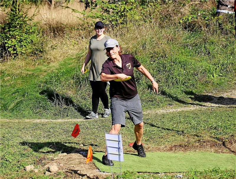 Harz Open: Die Scheiben fliegen wieder Susann Fischer, Europa-Vizemeisterin und dreifache Deutsche Meisterin, ist auch in Altenau mit am Start. Fotos: Jung