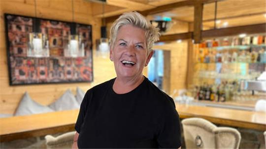 Susi ist das Herz des Morgens im „Zwei Jahreszeiten“.