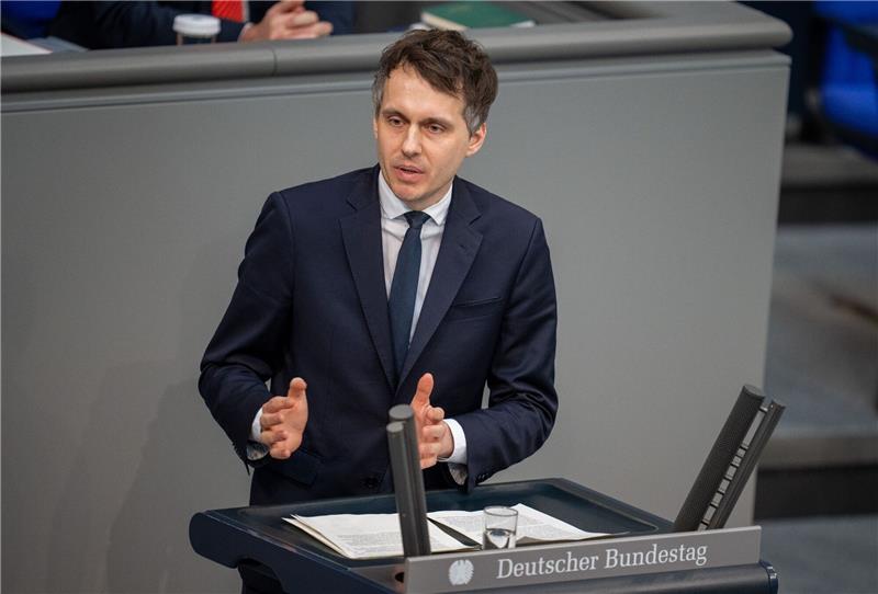 Sven-Christian Kindler (Bündnis90/Die Grünen) spricht in der Debatte zum Auftakt der Haushaltswoche.