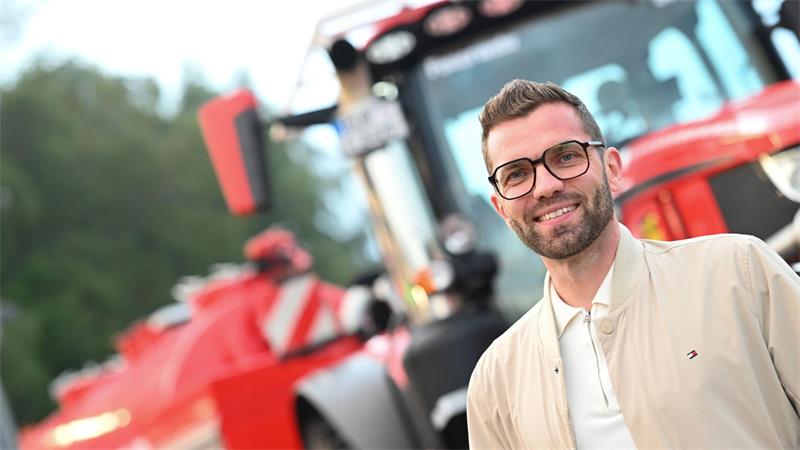 Sven Lübbers, Bürgermeister der Stadt Wiesmoor, hält den Traktor für sehr nützlich für den Zivil- und Katastrophenschutz. 