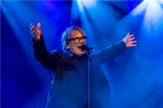 Sven Regener wird Hahnenklees Paul-Lincke-Ring-Träger 2024. Der in Berlin lebende gebürtige Bremer schreibt seine deutschsprachigen Songs selbst und ist Frontmann der Band Element of Crime. Foto: Gateau/dpa