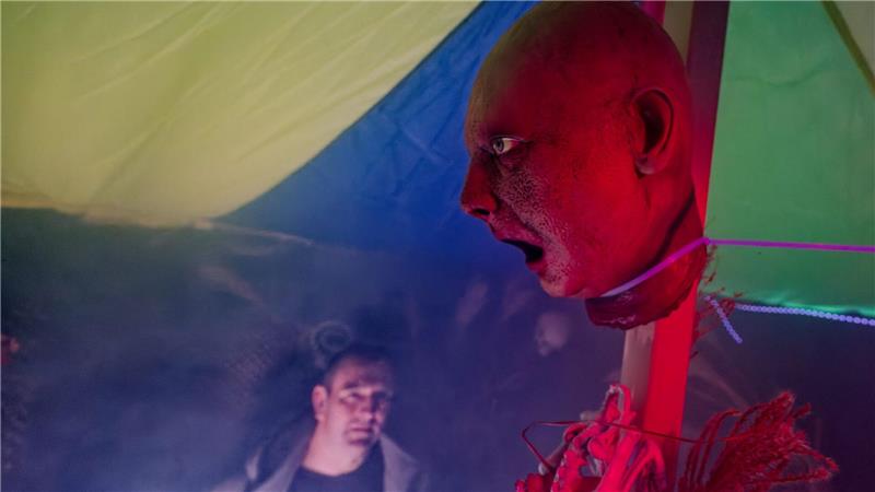 Warum die einen Halloween lieben und die anderen es hassen Sven Wagner baut sein Duisburger Reihenhaus jedes Jahr für einen Abend zu seiner Grusel-Atraktion um.