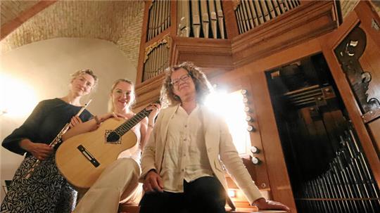 Svetlana Gibner (Querflöte), Nadja Kossinskaja (Gitarre) und die die Tecklenburger Organistin und Kulturpreisträgerin Ulrike Lausberg gestalten die Orgelnacht.