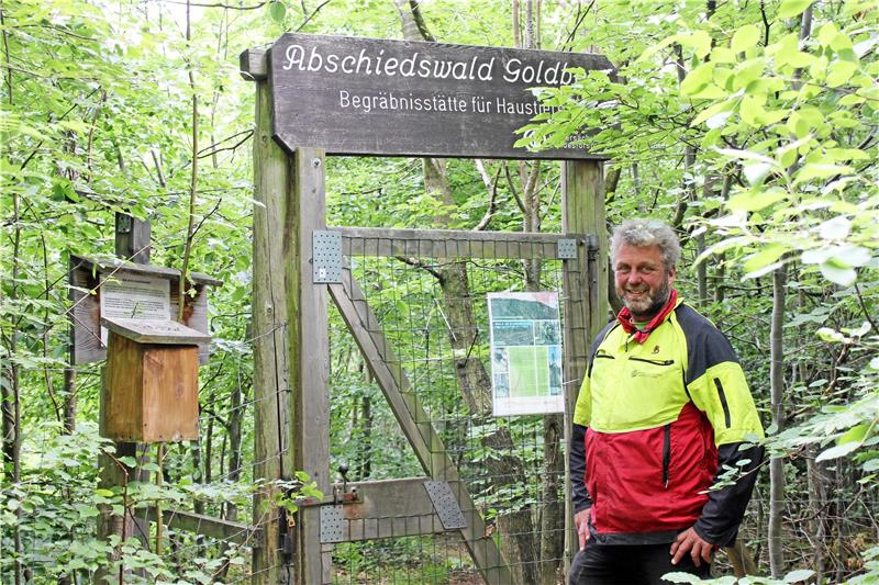 Swen Zöller vom Waldpädagogikzentrum Harz ist von Anfang an dabei. Mehrere Hundert Tierbegräbnisse hat er schon organisiert und begleitet. Er weiß, wie dankbar viele Menschen für diese Möglichkeit im Abschiedswald sind. Fotos: Stumpf
