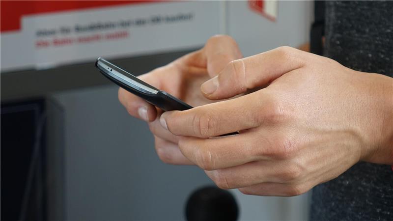 Symbolbild: Über den Messengerdienst Kik kommt der Angeklagte in Kontakt mit einer Gruppe von Nutzern mit pädophilen Neigungen.