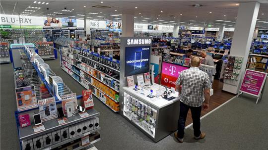 Symbolfoto: Ein Mann hatte der Mann einen TV-Receiver aus einem Goslarer Supermarkt entwendet. Dafür stand er nun vor Gericht.