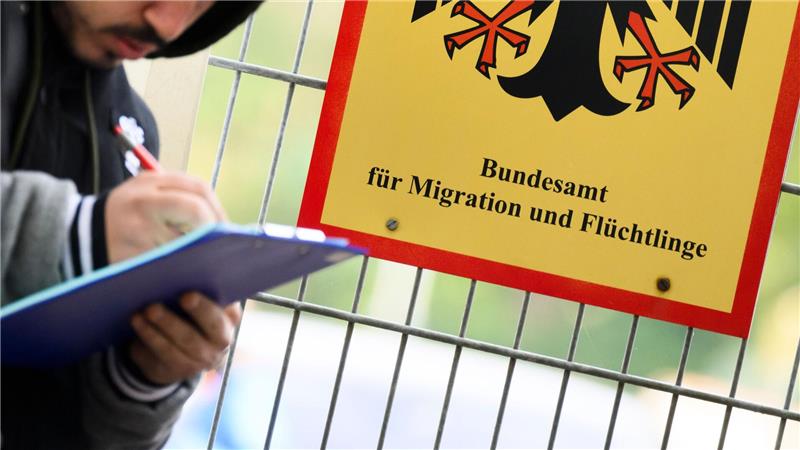 Asylschutzquote sinkt - Entscheidungsstopp zu Syrien Syrerinnen und Syrer sind aktuell immer noch die mit Abstand größte Gruppe unter den Antragstellern. (Archivbild)