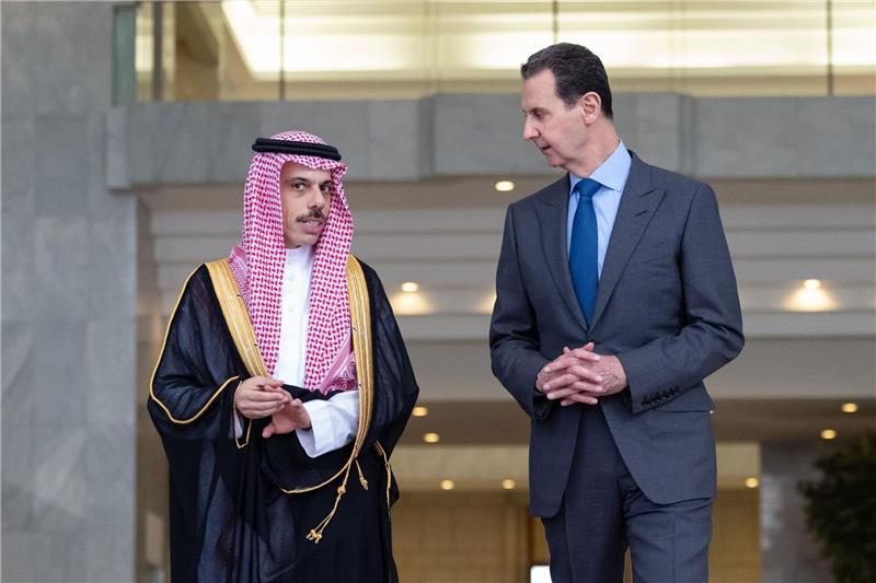 Saudi-Arabien: Vertretung in Syrien nimmt Arbeit wieder auf Syrien Machthaber Baschar al-Assad empfängt Faisal bin Farhan, Außenminister von Saudi-Arabien.