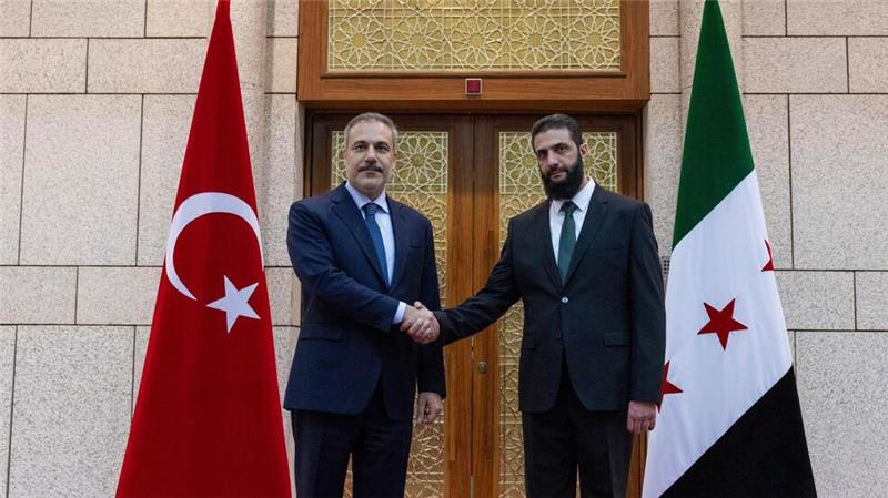 Netanjahu droht den Huthi im Jemen mit härterer Gangart Syriens Islamistenführer Ahmed al-Scharaa (r.) empfing in Damaskus den türkischen Außenminister Hakan Fidan.